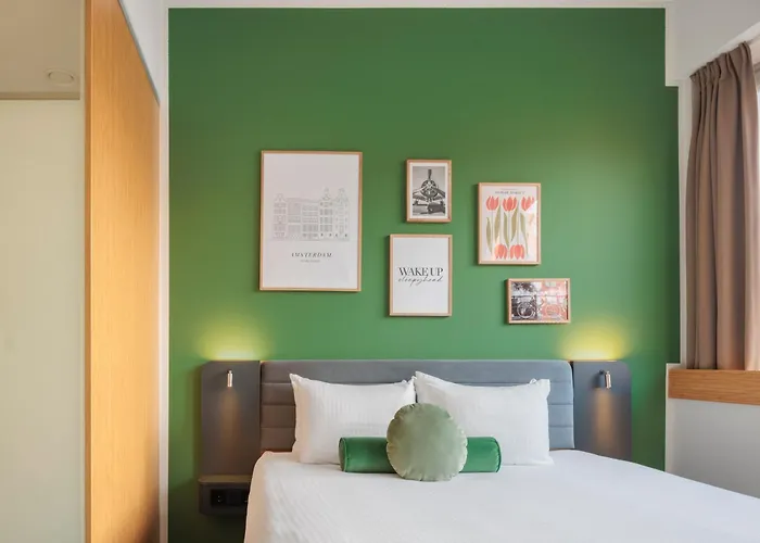 Maxhotel Amsterdam Airport Schiphol - Recently Renovated