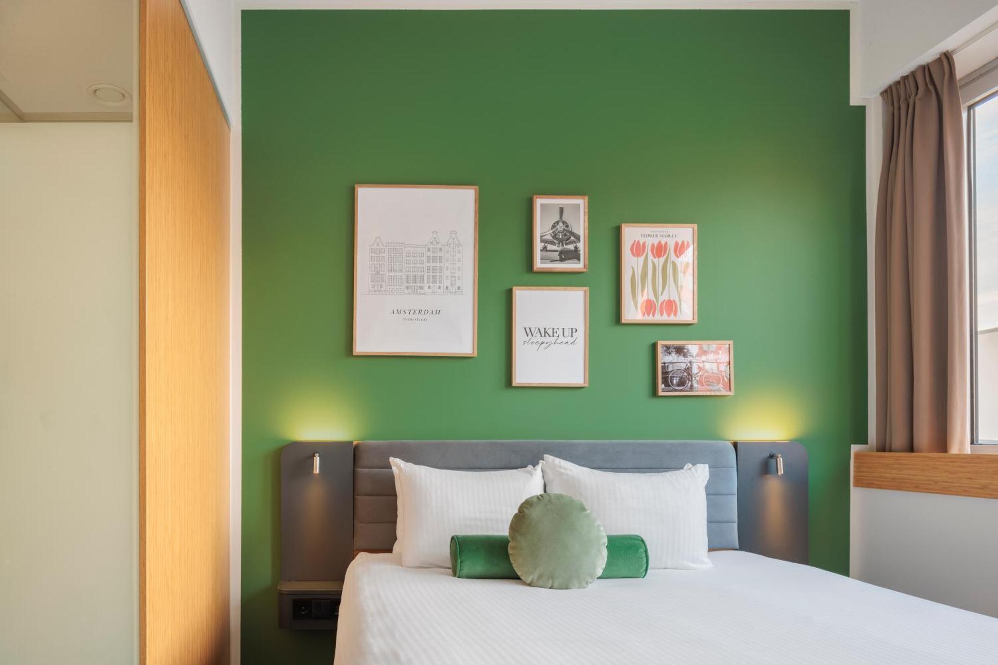 Maxhotel Amsterdam Airport Schiphol - Recently Renovated Hotel 3*