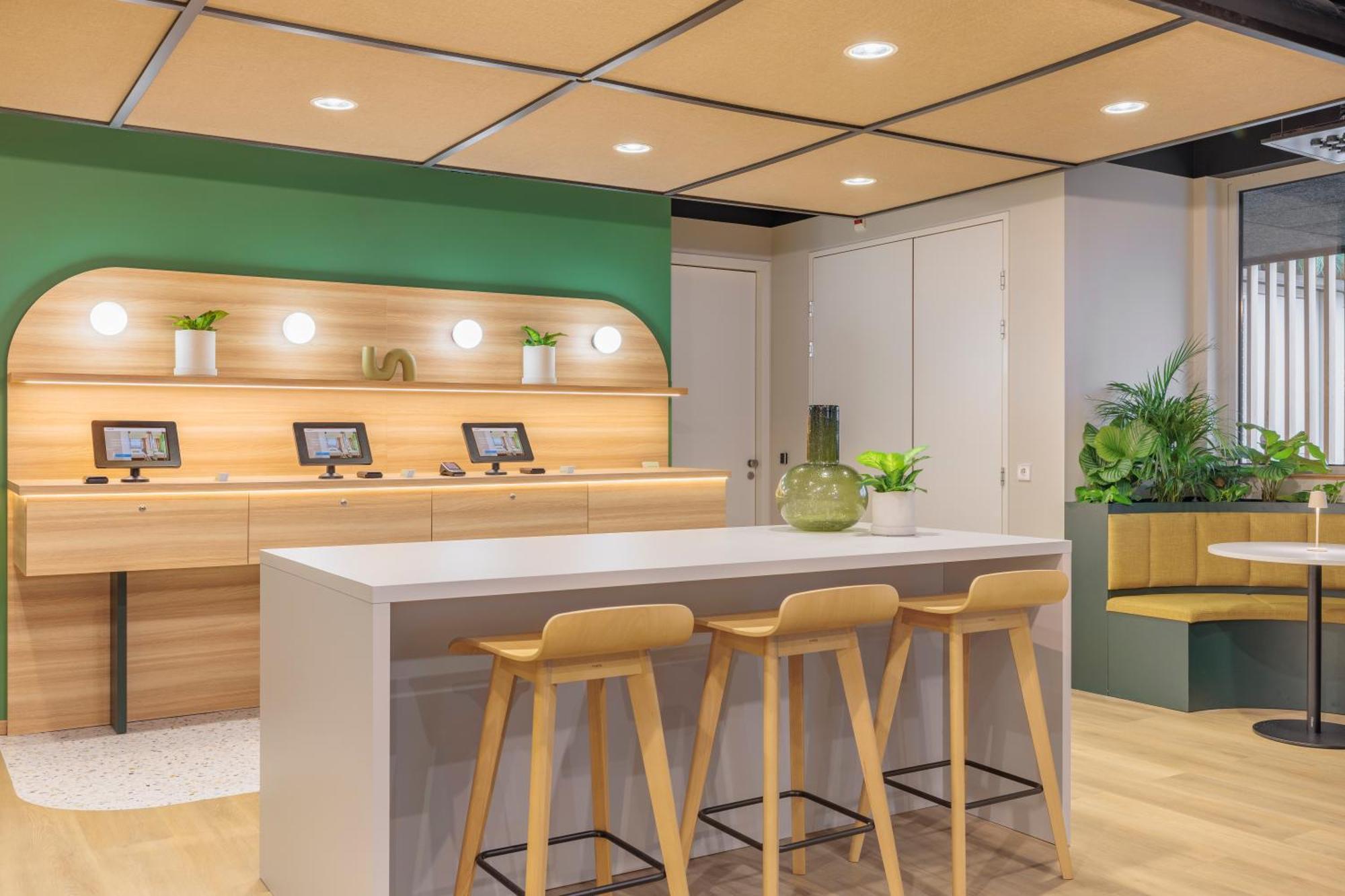 Maxhotel Amsterdam Airport Schiphol - Recently Renovated 3* Hoofddorp